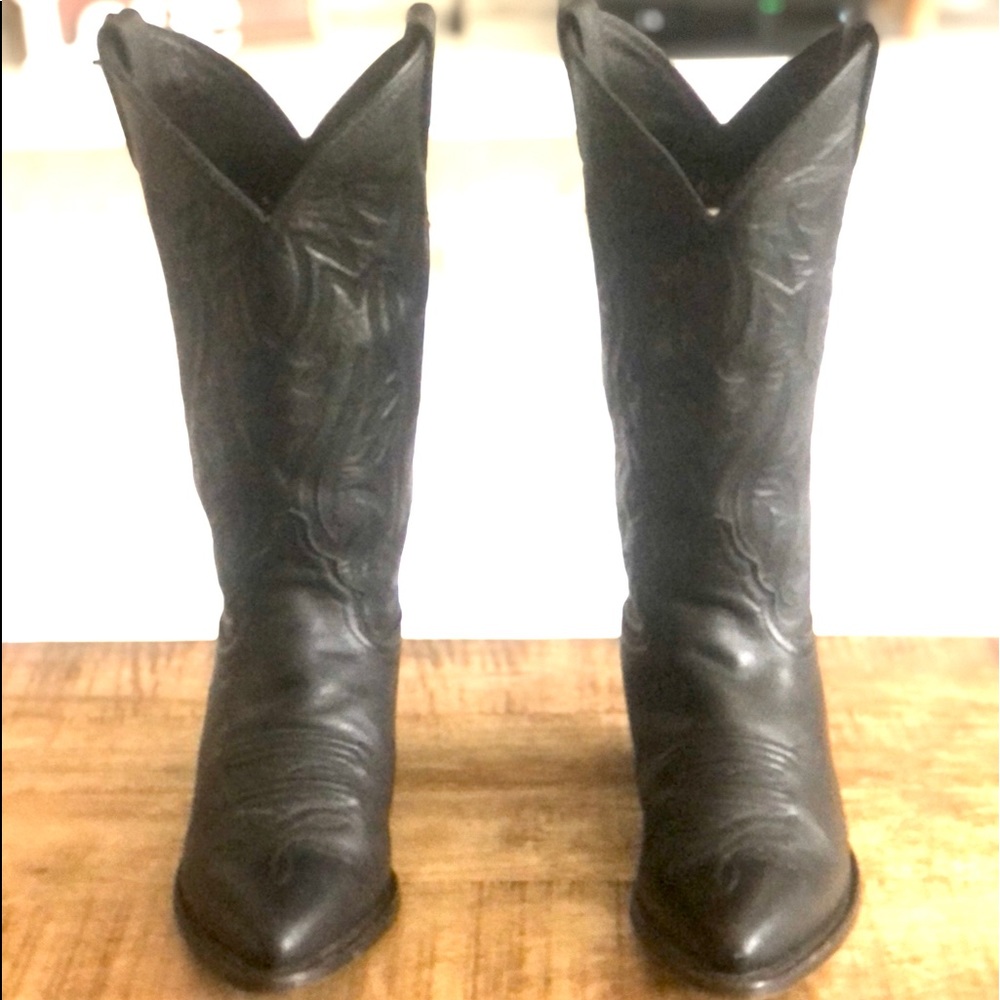 Justin Cowboy boots, used them for Line dance.Size 5.5 but fit 6 women’s